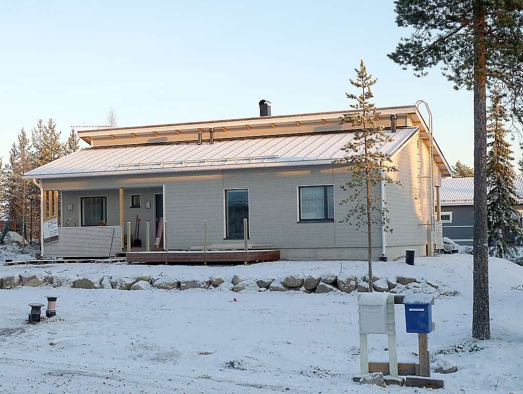 Dekotalon Deko 139 Modernissa on nykyrakentamisen ulkoilmettä.