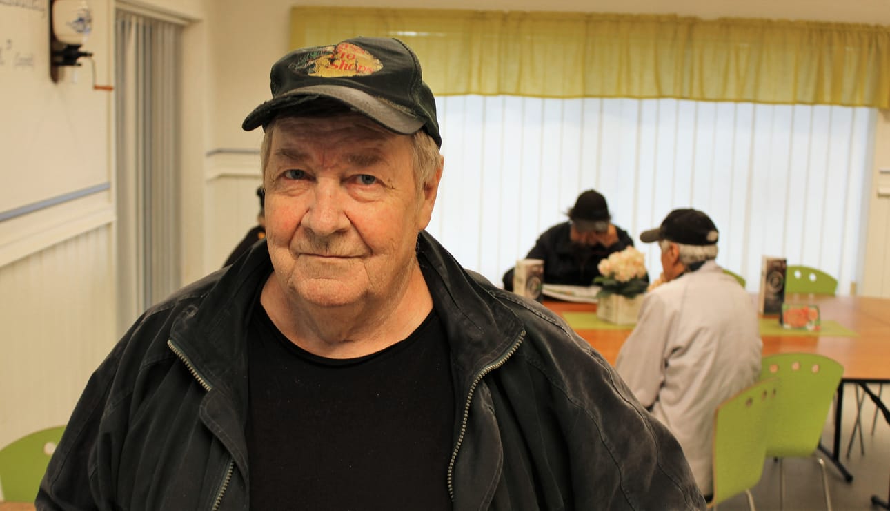 Isojoen kirkonkyläläinen Olavi Salomäki sallii kotikunnalleen velkaa, koska hänen mielestään se vireyttää.