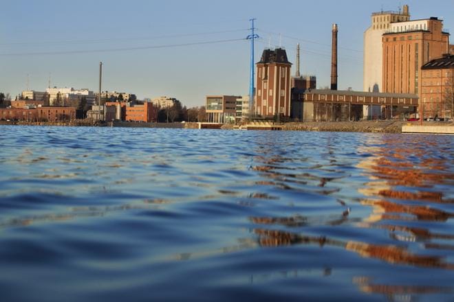 Vaasan rantoja kehitetään ripeään tahtiin. Yliopistokampukset yhdistävä silta tulee täydentämään merellisen Vaasan kokonaisuutta. KUVA: MINNA ANTILA