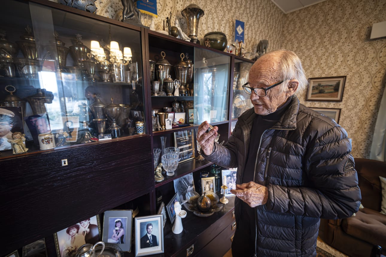 Tauno Jaskari saavutti urallaan kymmeniä palkintoja, kirkkaimpina kaksi MM-hopeaa ja yhden pronssin. Jaskarien kotona Nurmossa on kokonainen huone täynnä palkintoja ja muistoja Taunon kilpauran varrelta.