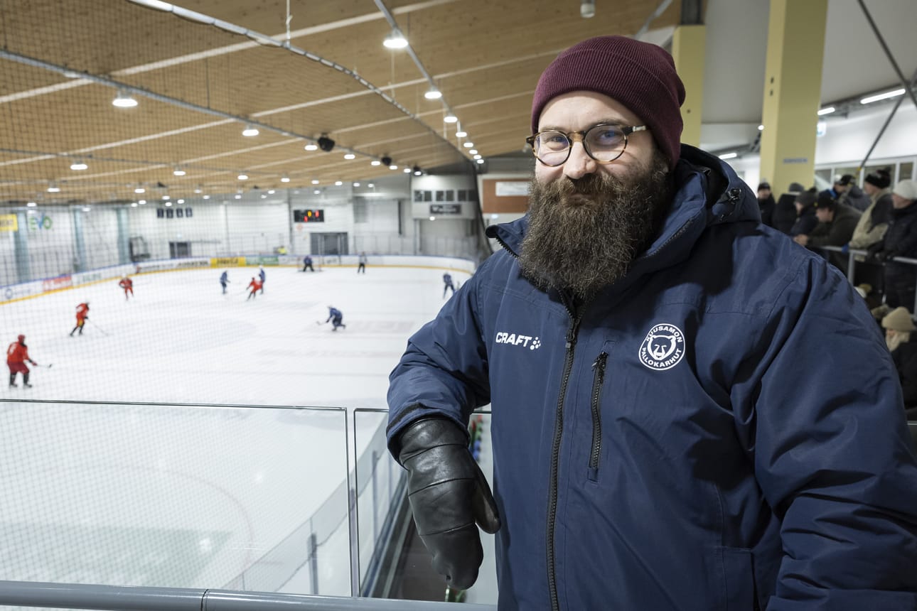 Kuusamon Pallo-Karhujen ja Kajaanin Hokin yhteistyöprojekti naisten Suomi-sarja-joukkueen perustamisesta ei saanutkaan tuulta purjeisiin. – PaKa on vetäytynyt yhteistyöstä, kun paikallinen kiinnostus oli hyvin vähäistä, Kuusamon Pallo-Karhut jääkiekko ry:n puheenjohtaja Perttu Karjalainen kommentoi lyhyesti yhteistyöstä vetäytymistä.