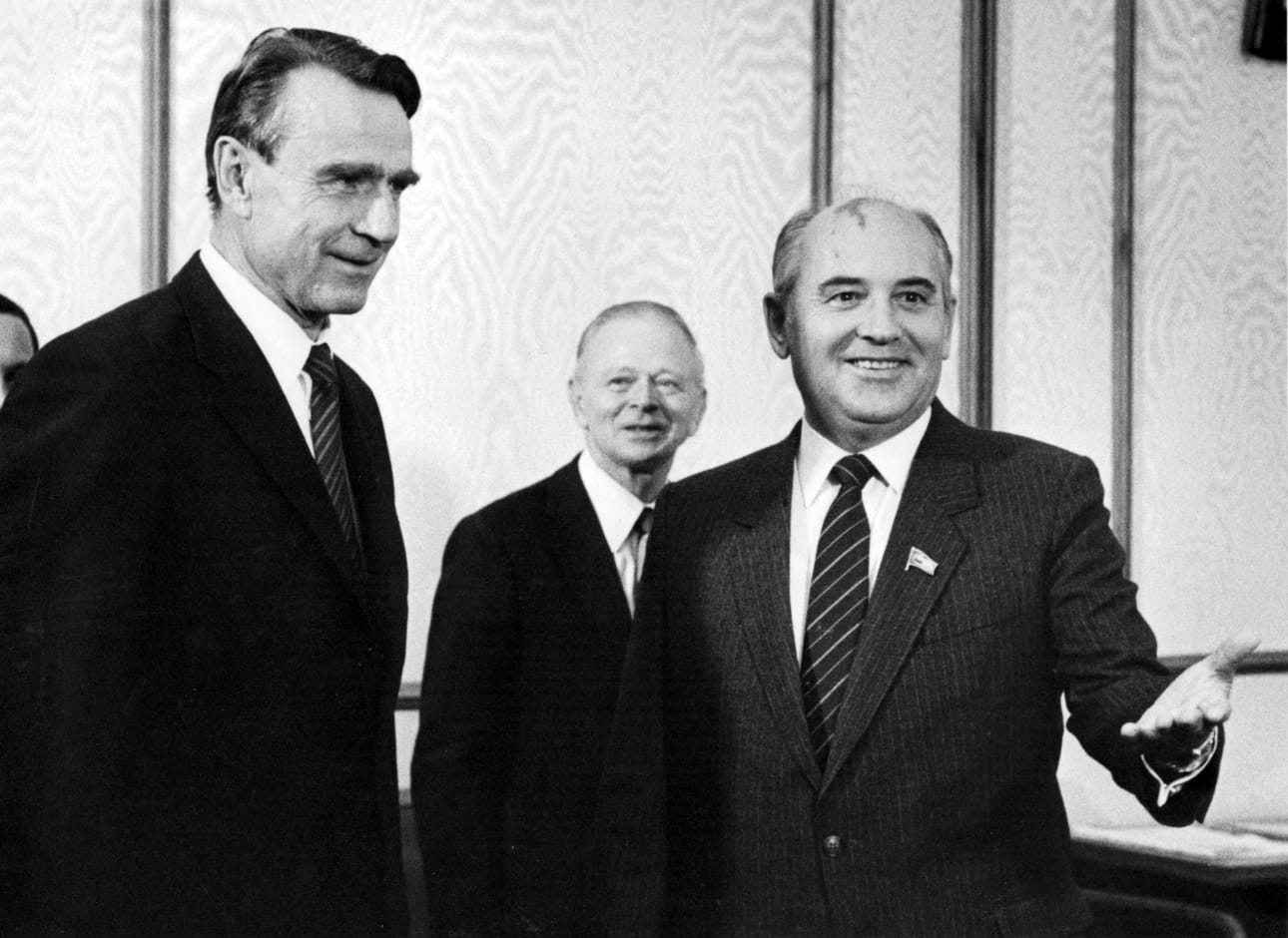 Uudistaja suosionsa huipulla: Mihail Gorbatshov isännöi presidentti Mauno Koivistoa Kremlissä vuonna 1985.