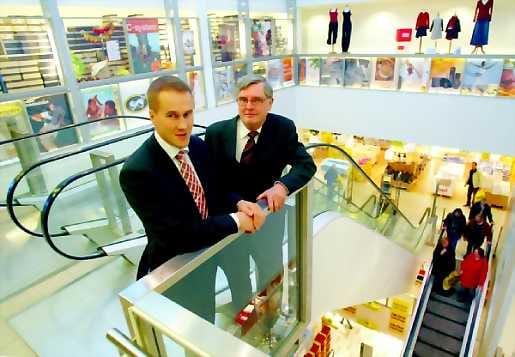 Tehokasta ja huomaamatonta. Aberdeen Proberty Investors Finland Oy:n toimitusjohtaja Pertti Vanhanen ja aluepäällikkö Pekka Ensio katsovat onnistuneensa silloin, kun kiinteistön omistaja saa odottamansa tuoton ja kiinteistön käyttäjä voi rakennuksen omistussuhteista riippumatta keskittyä omaan liiketoimintaansa.
