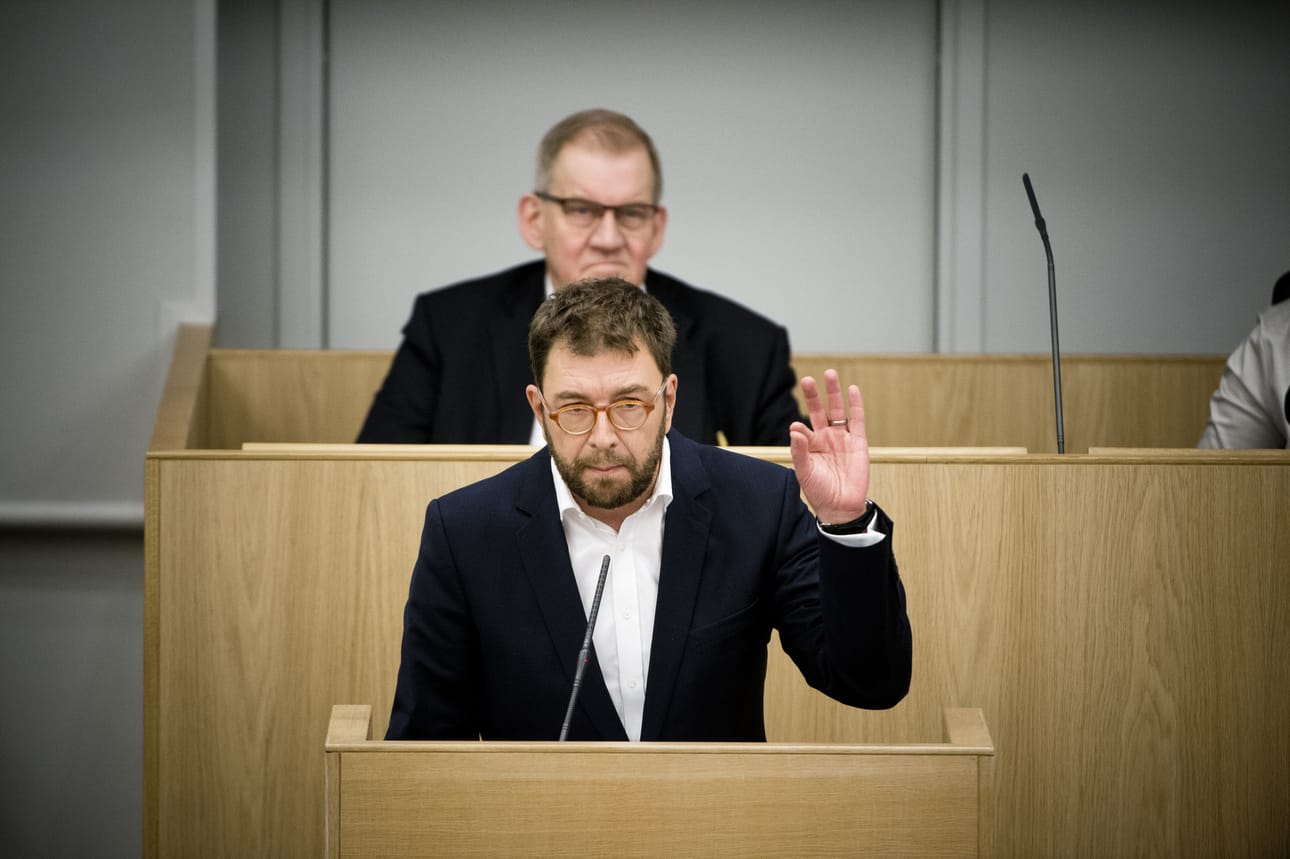 Timo Harakka sanoo selvittäneensä, että poliisihallinnossa suhtaudutaan varovaisen myönteisesti ajatukseen uudesta verkkorikosyksiköstä.