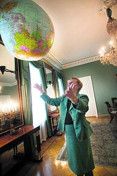 Suomen ja USA:n välit ja keskusteluyhteydet ovat ihan kunnossa, sanoo presidentti Tarja Halonen.