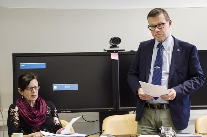 Ensi vuoden talousarvioehdotusta esittelivät hallintojohtaja Liisa Salo ja kaupunginjohtaja Markku Lumio. KUVA: JUHA AHO-PYNTTÄRI