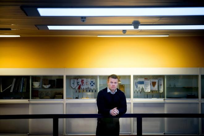 Ensihoidon lehtori Jukka Kettunen Metropolia ammattikorkeakoulusta esitteli pohjalaisille syksyllä alkavaa ammattikorkeakoulutason ensihoitajakoulutusta perjantaina Seinäjoella. KUVA: JAAKKO ELENIUS