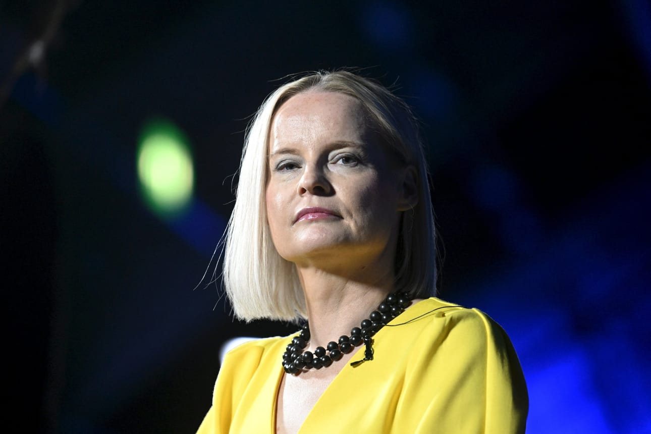 Valtiovarainministeri ja perussuomalaisten puheenjohtaja Riikka Purra sanoi viikonloppuna, että tiedonannossa ei peruuteta hallitusohjelman kirjauksista eikä myöskään avata uutta rahoitusta. LEHTIKUVA/ JUSSI NUKARI