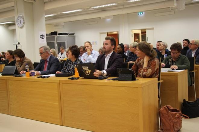 Vaasan kaupunginvaltuuston kokous pidettiin eilen sähköisesti etäkokouksena. Kuva on kokouksesta ennen koronaa. KUVA: ARKISTOKUVA