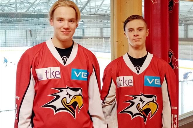 Vaasan Sportin C SM-joukkueesta löytyy kaksi alajärveläispoikaa, Veeti Hämeenniemi (vas.) ja Eemeli Kantanen.