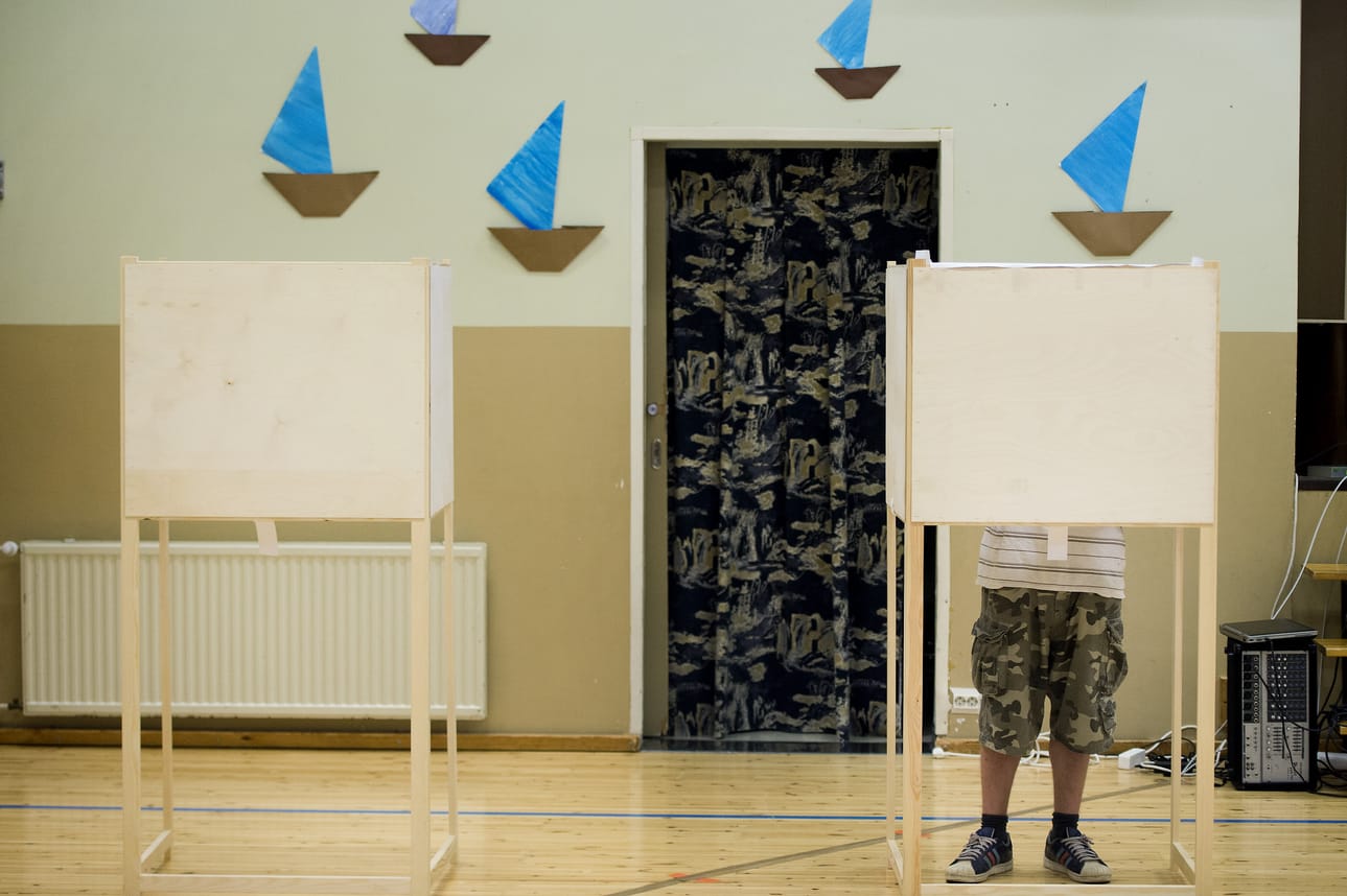 Kuntavaaleissa saa äänestää omalla kynällä, kunhan se ei suttaa eikä saa numeroa näkymään taitetun vaalilipun läpi.