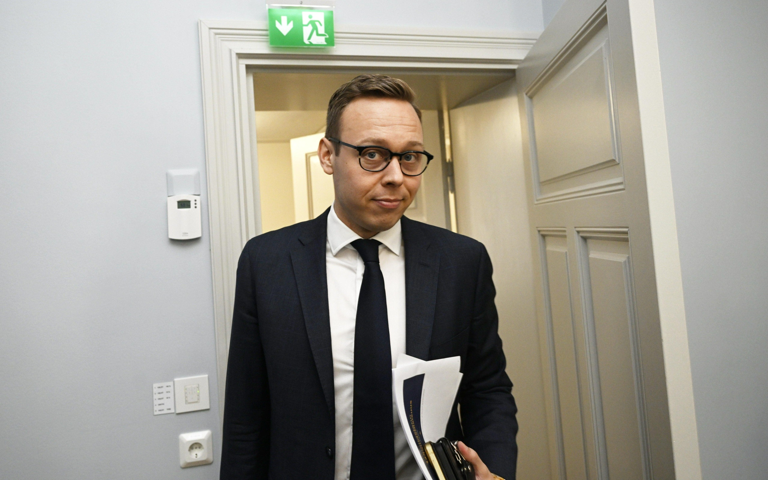 Työministeri Marttinen uskoo, että yritykset innostuvat hallituksen kaavailemasta nuorten työllistymissetelistä