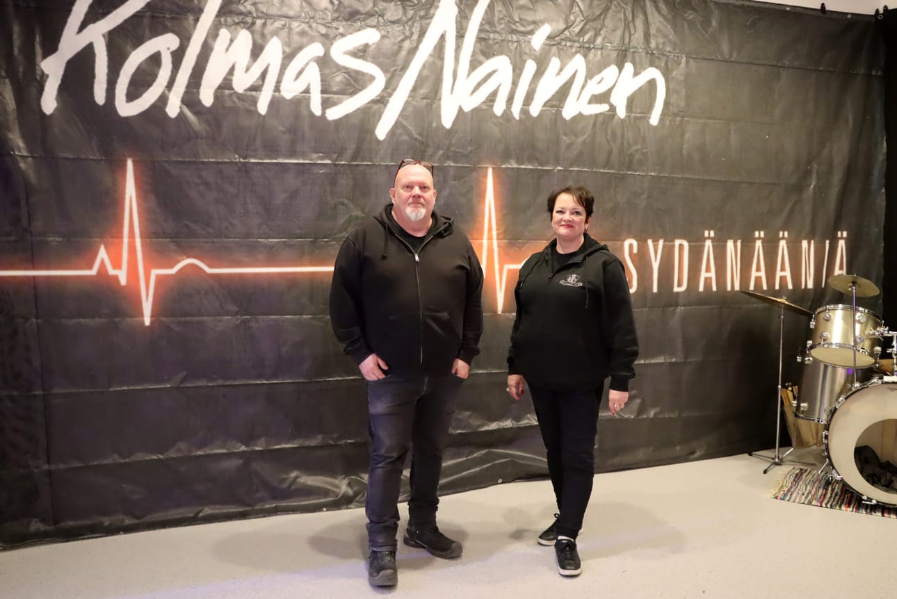 Alavus on Pop -näyttelyn toteuttajina ovat ahkeroineet keräilijä, musiikkiaktiivi Jari Eklund ja Alavuden kaupungin vapaa-aikasihteeri Anu Katajamäki.