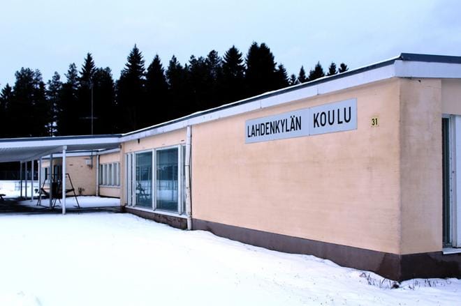 Kunnanhallituksessa esitettiin Lahdenkankaan koululle viipalekoulua, mutta esitys hävisi äänestyksessä 5–2. Koulurakennus on tyhjillään ja oppilaat väistössä Särkikylässä. KUVA: TARJA RIIHIMÄKI
