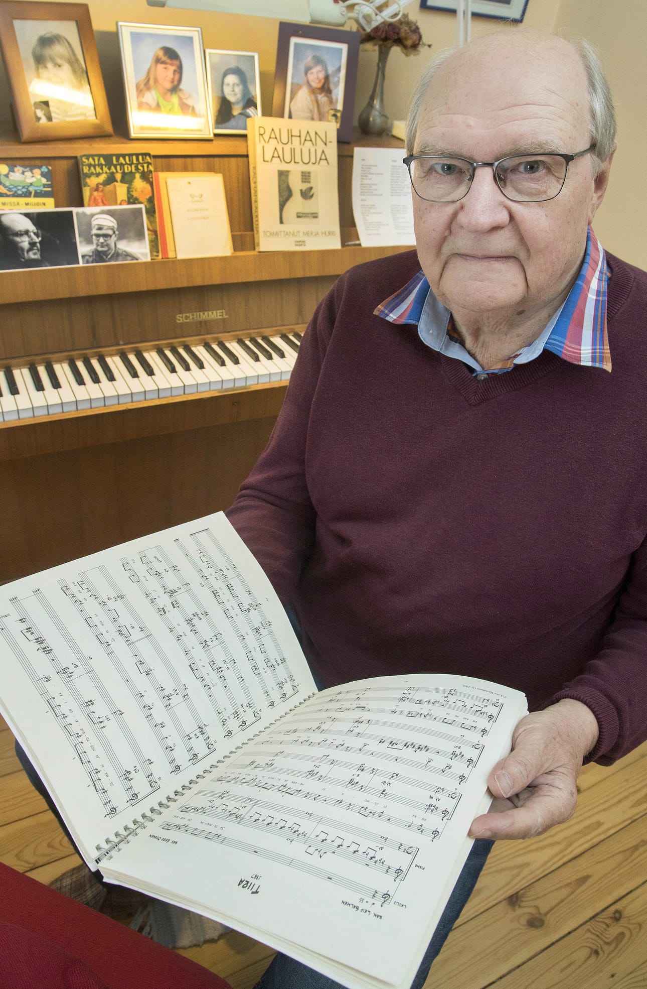 Jazzpianisti Eero Ojanen tuli tempaistuksi osallistuvan laulumusiikin maailmaan. Ojasen kädenjälki elää vahvana myös näyttämö- ja elokuvamusiikissa.