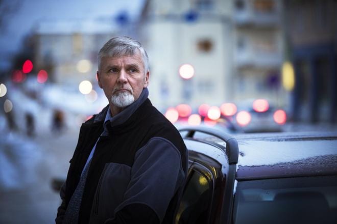 Hans Eckermanin ajaman auton katolla ei loista enää taksimerkki. Mustasaarelainen sanoo, ettei hän halua olla Taksi Vaasan kanssa missään tekemisissä, vaikka ajohaluja olisi vielä riittänyt. KUVA: JARNO PELLINEN