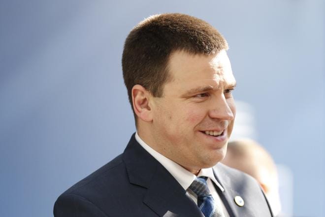 Viron Keskustapuolue olisi voinut muodostaa hallituksen myös vaalit voittaneen Reformipuolueen kanssa, mutta kolmen puolueen hallituspohja varmisti Keskustalle pääministeripaikan. Keskusta on ilmoittanut, että Jûri Ratas jatkaa maan pääministerinä.