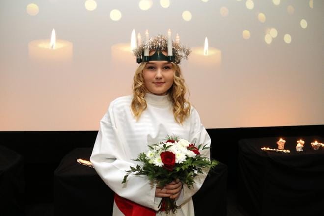 Emma Haukkala toi valoa Kauhavan lukion perjantaiaamuun. KUVA: ANU NAHKALA