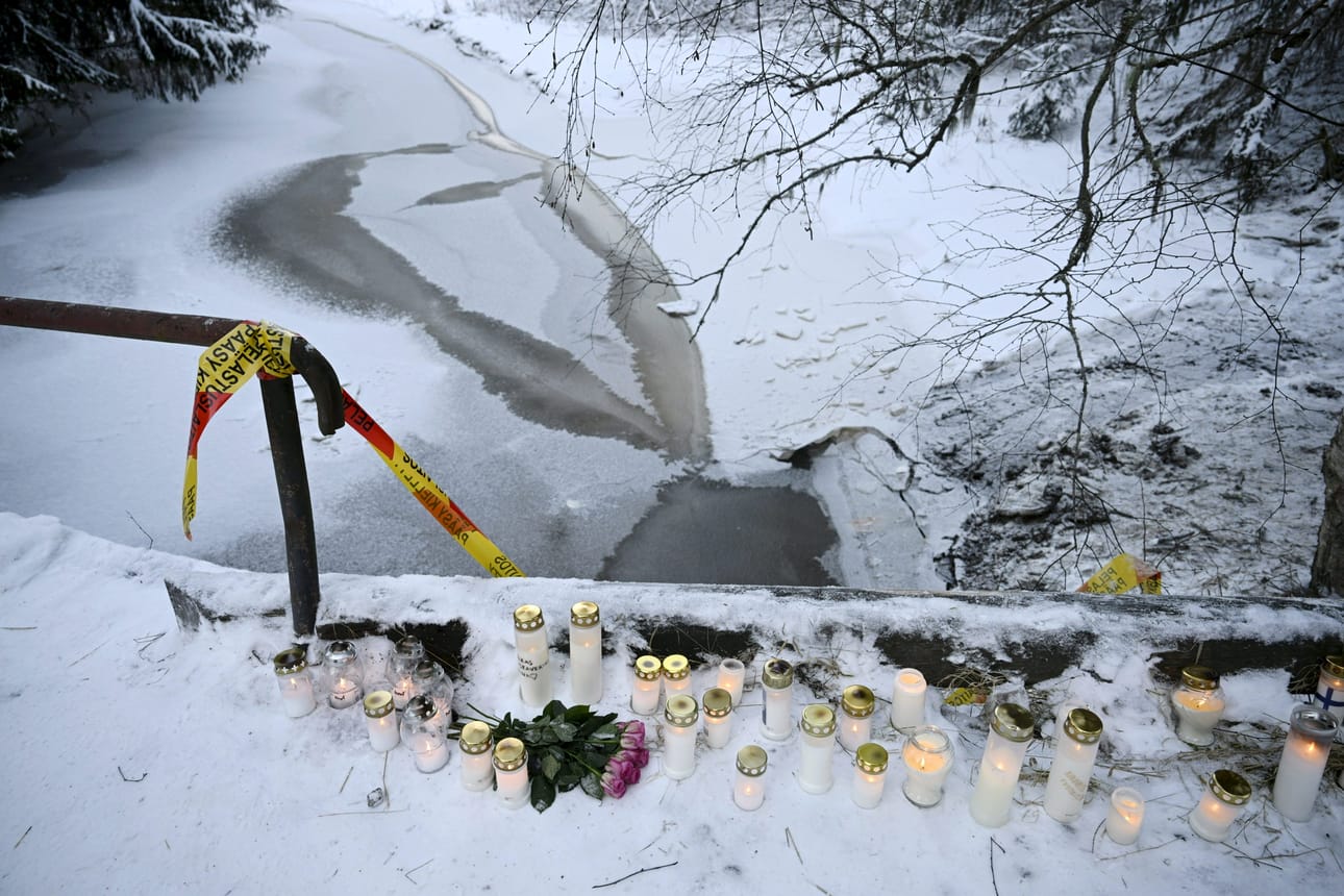 Lauantaina aamuyöllä tapahtuneessa onnettomuudessa kuoli neljä 17–19-vuotiasta nurmijärveläistä nuorta. LEHTIKUVA / Antti Aimo-Koivisto
