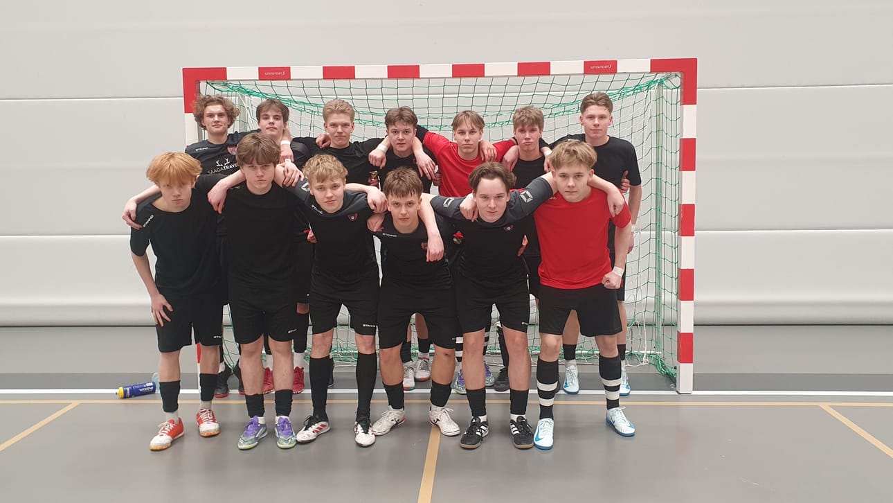 Limingan Pallokarhujen P17-joukkue ylsi Futsal-Liigassa hopealle.