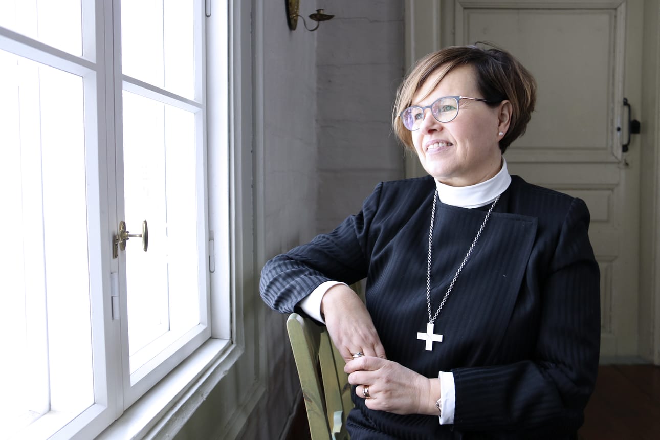 Eeva Mertaniemi aloitti työnsä Limimngan seurakunnan kappalaisena. Hän palasi papin työhön toimittuaan useamman vuoden opettajana.