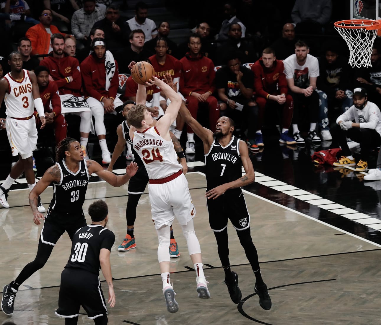 Lauri Markkanen heitti 13 pistettä, mutta Cleveland taipui Brooklyn Netsin vieraana.