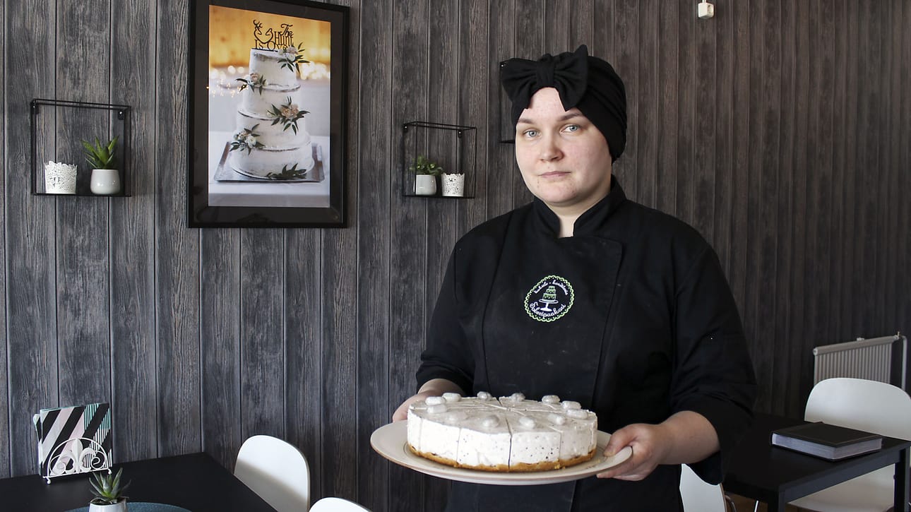 Marianne-kakku on yksi Riikka Johanssonin pyörittämän Sokeripaakkarin suosituimmista tuotteista.