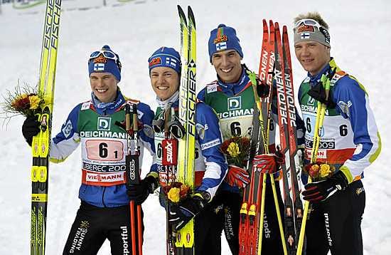 Suomen miesten joukkue Matti Heikkinen, Sami Jauhojärvi, Teemu Kattilakoski ja Ville Nousiainen hiihti MM-pronssia.