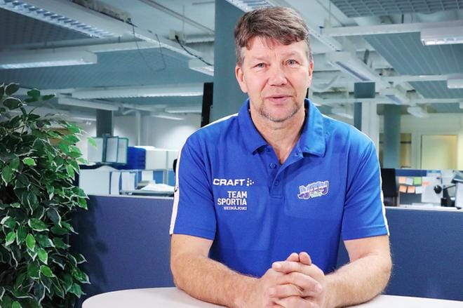 Kari Tuomela on uurastanut monta vuotta lentopalloilun parissa, ja tämä kausi on sille työlle palkinto, kun Nurmon Jymy pelaa naisten Mestaruusliigassa. KUVA: ANNA-PIA AHOLA