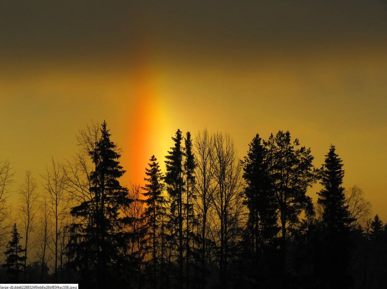 Haloilmiö heijastui punaisena Kestilässä.