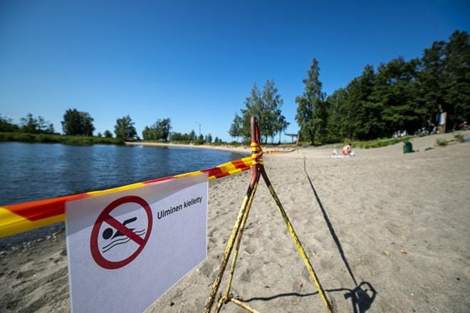 Vaasan Mansikkasaaressa on uimakielto viimevuotiseen tapaan. Jätevesiviemärin viallinen kytkentä on pilannut uimaveden toistaiseksi. KUVA: PAULA KASKIMAA