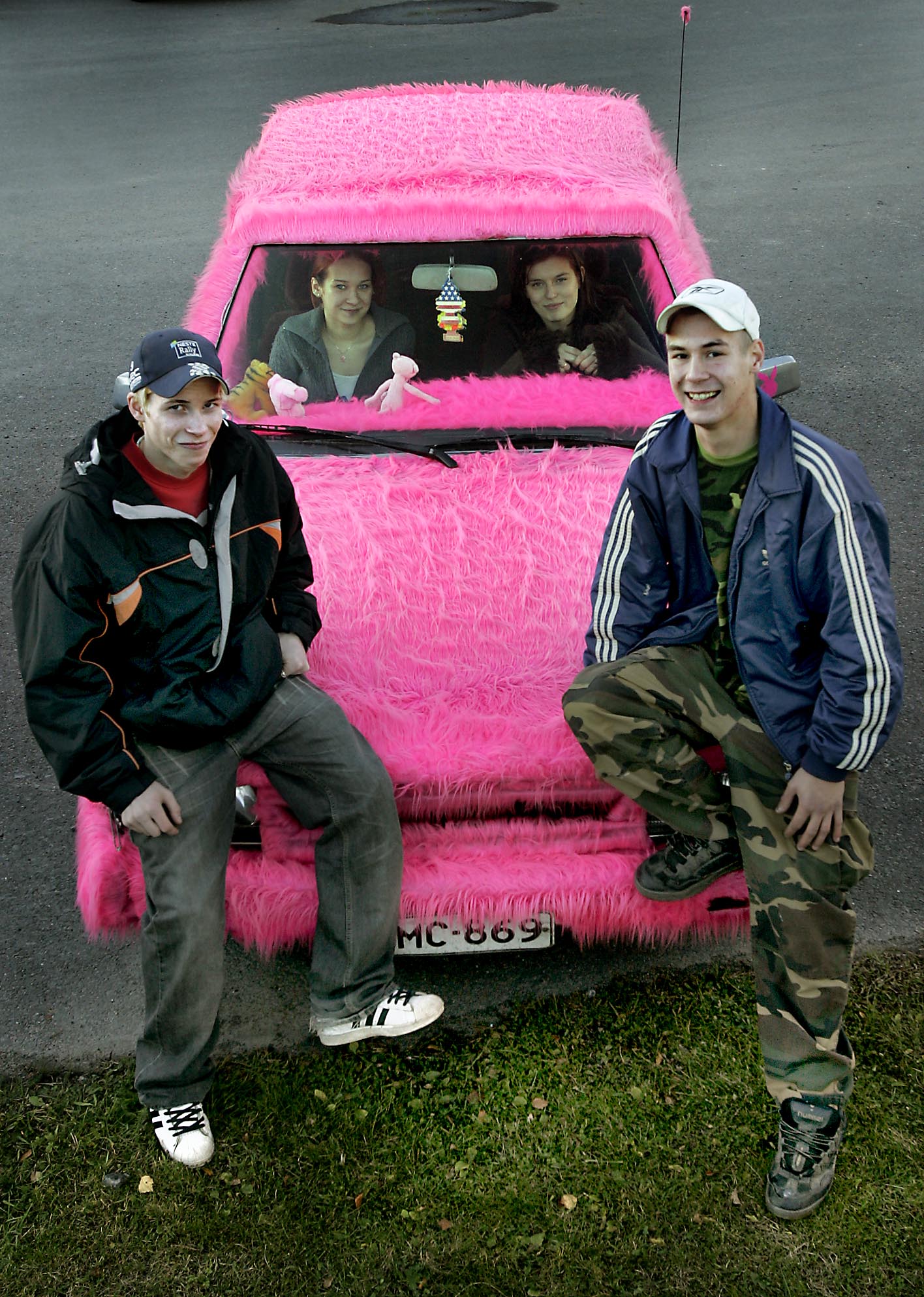 Katso kuvat: Pohjoisen taitavat tuunaajat – muistatko karva-auton Oulunsalosta?