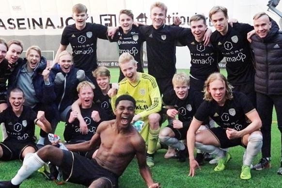 SJK:n A-nuorilla oli ilo ylimmillään ottelun jälkeen. KUVA: SJK/MEDIA