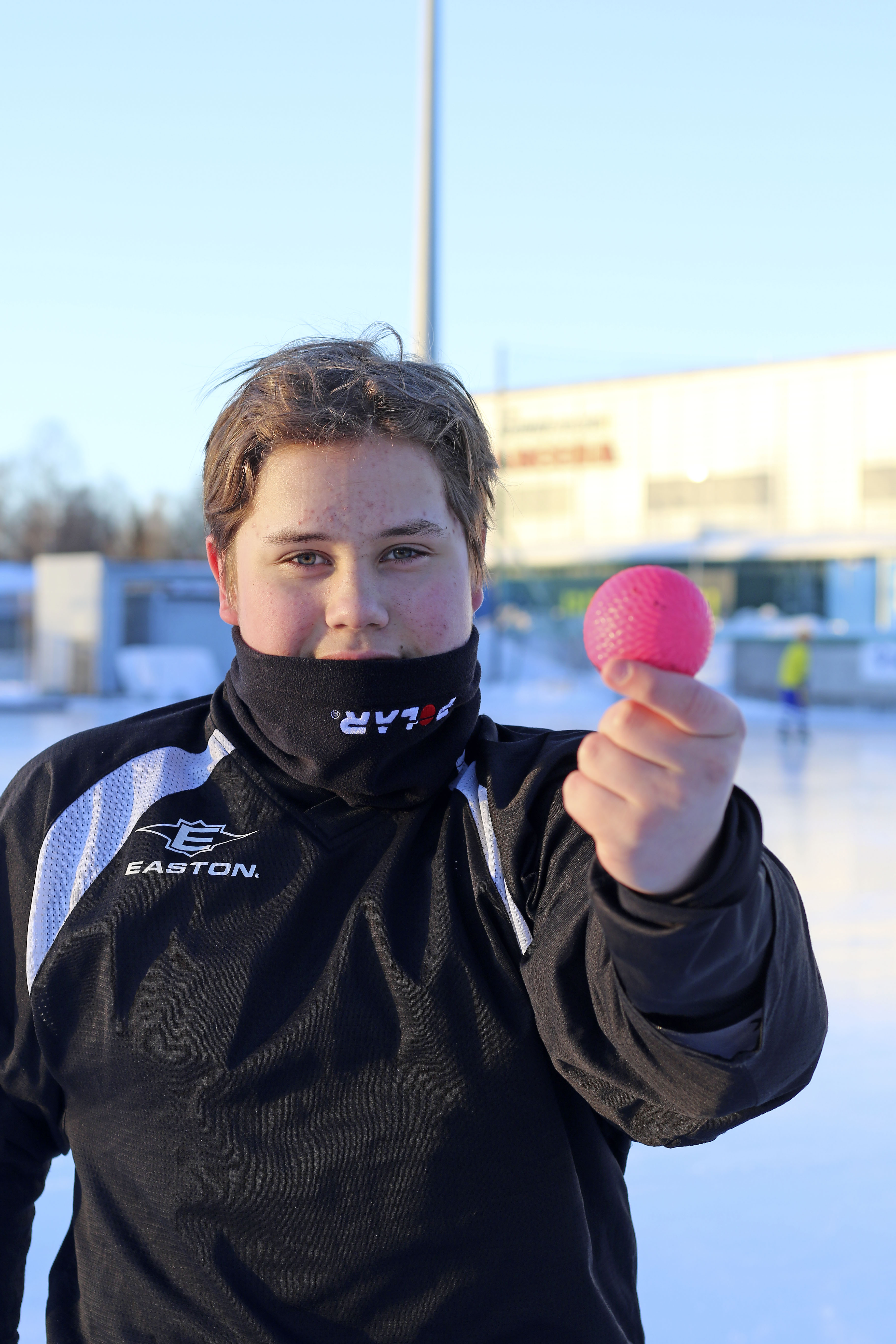 Eelis Tallman on harrastanut jääpalloa kolme vuotta.