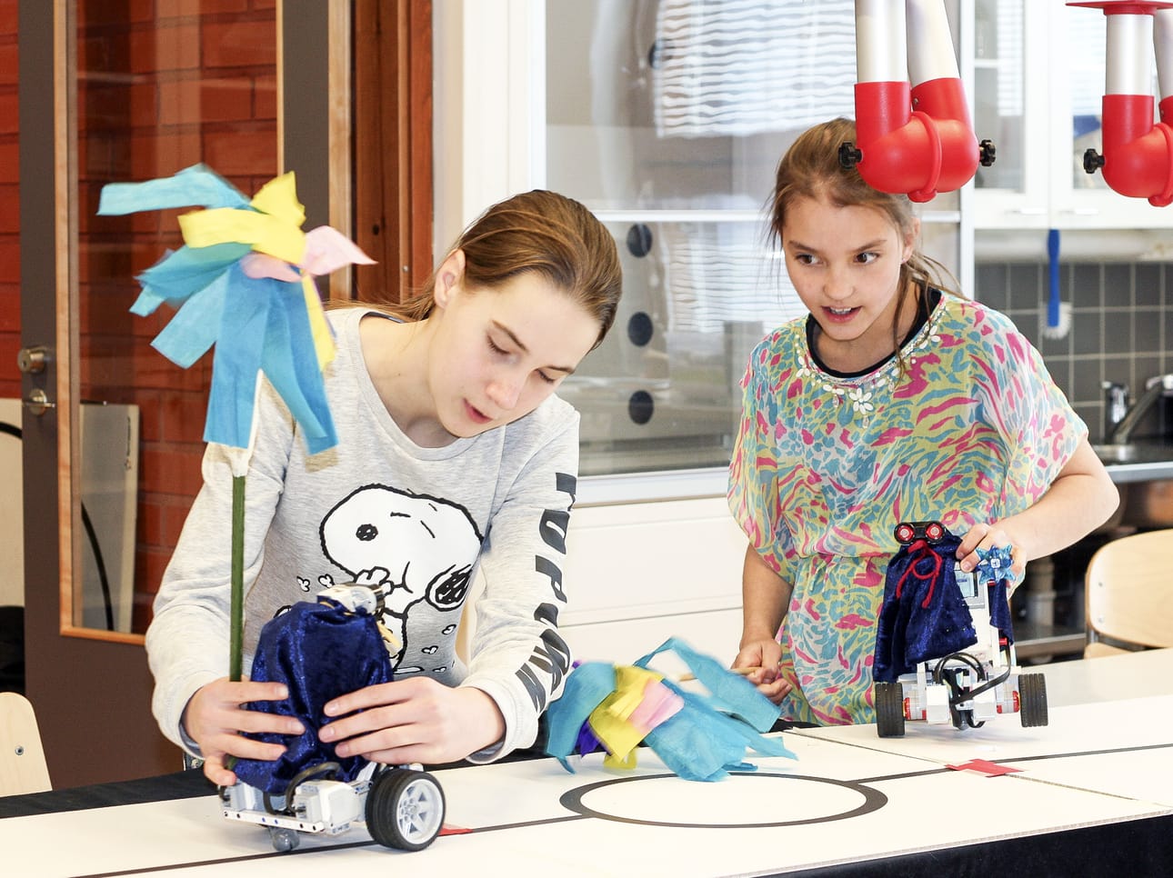 Aava Näykki ja Pinja Länsitie rakensivat menestyksekkäät Harry Potter -robotit.