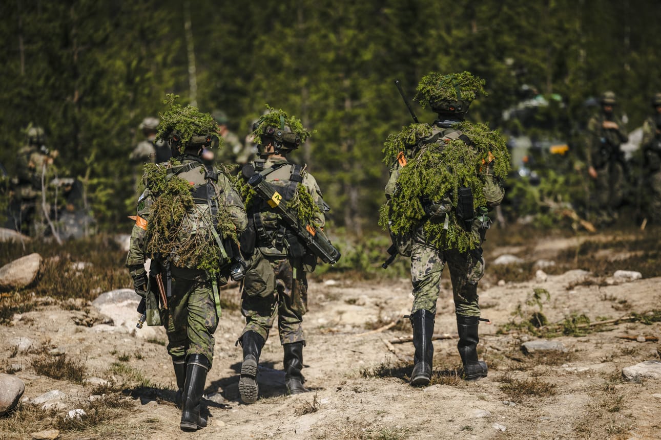 Jääkäriprikaatin johtamaan paikallispuolustusharjoitukseen osallistuu yhteensä noin 530 varusmiestä, reserviläistä ja palkatun henkilökunnan jäsentä. Arkistokuva Norhern Forest -harjoituksesta.