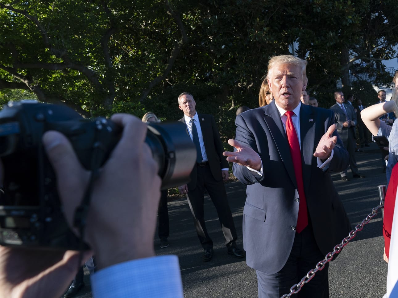 Yhdysvaltain presidentti Donald Trump perui perjantaiksi Iraniin suunnitellun ohjusiskun vain 10 minuuttia ennen sen aloittamista. Kohteina olisi ollut ainakin ohjussiiloja ja tutkia.