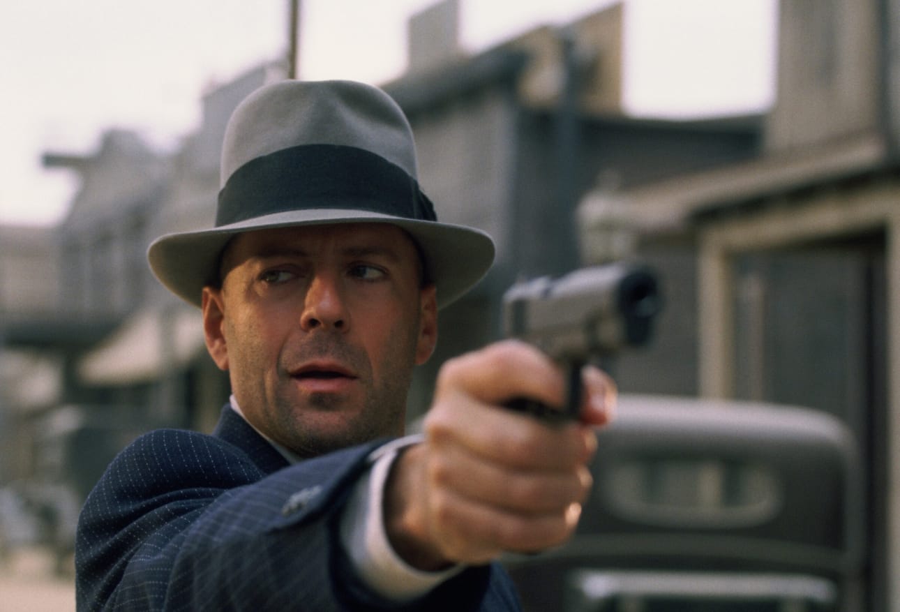 Kieltolain aikaan sijoittuvassa toimintaelokuvassa ajelehtiva revolverisankari (Bruce Willis) löytää itsensä keskeltä keskeltä jengisotaa Texasin takamailla.