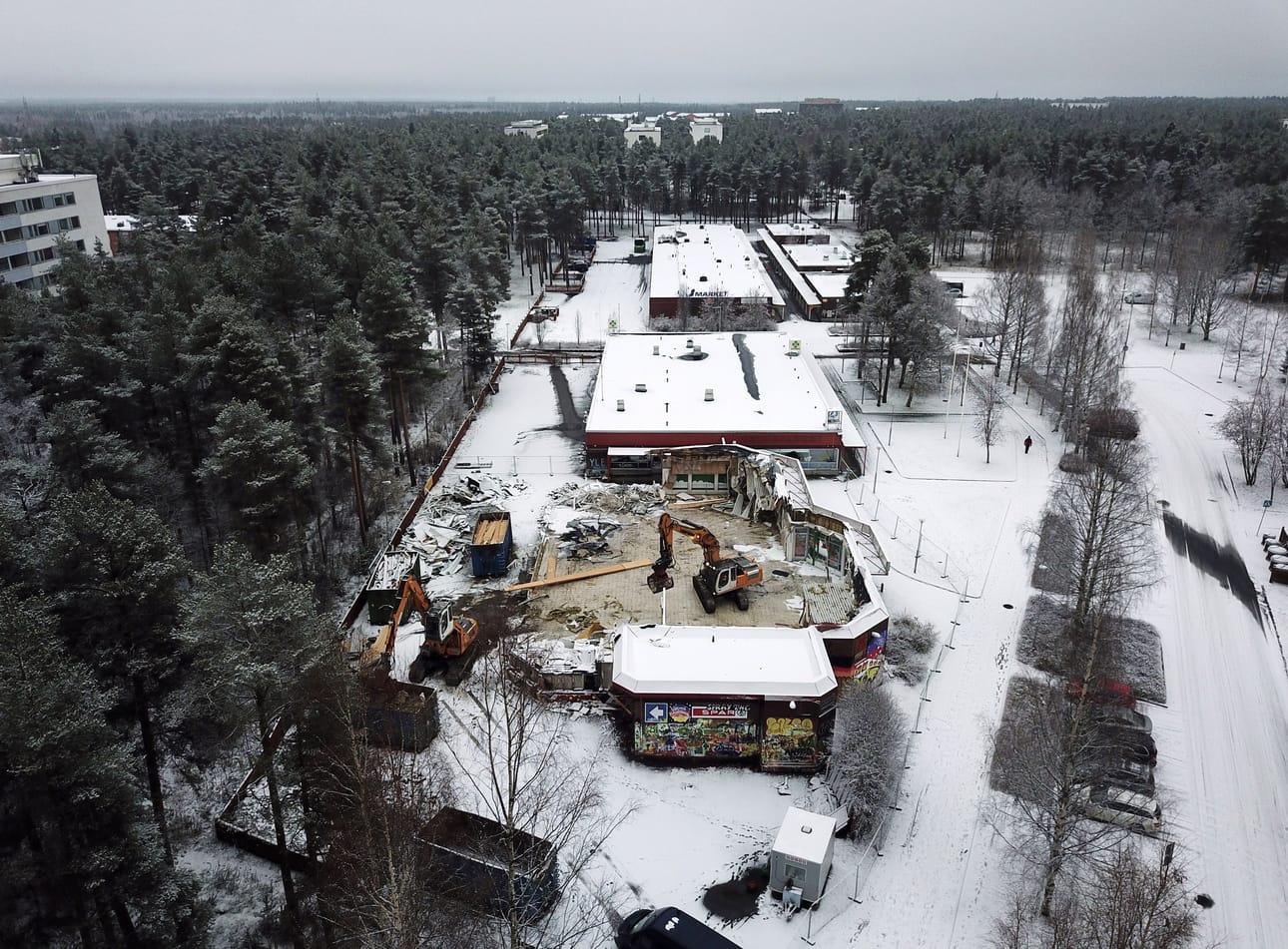 Kaukovainion ostoskeskuksen purkaminen on aloitettu.