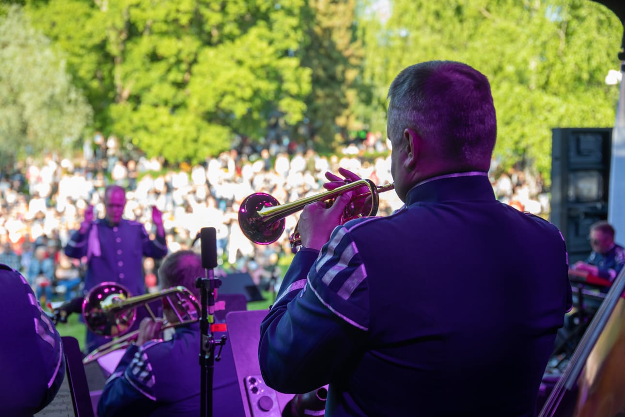 Kapellimestari Ville Paakkulaisen johtama Ilmavoimien Big Band omaa pitkät perinteet.