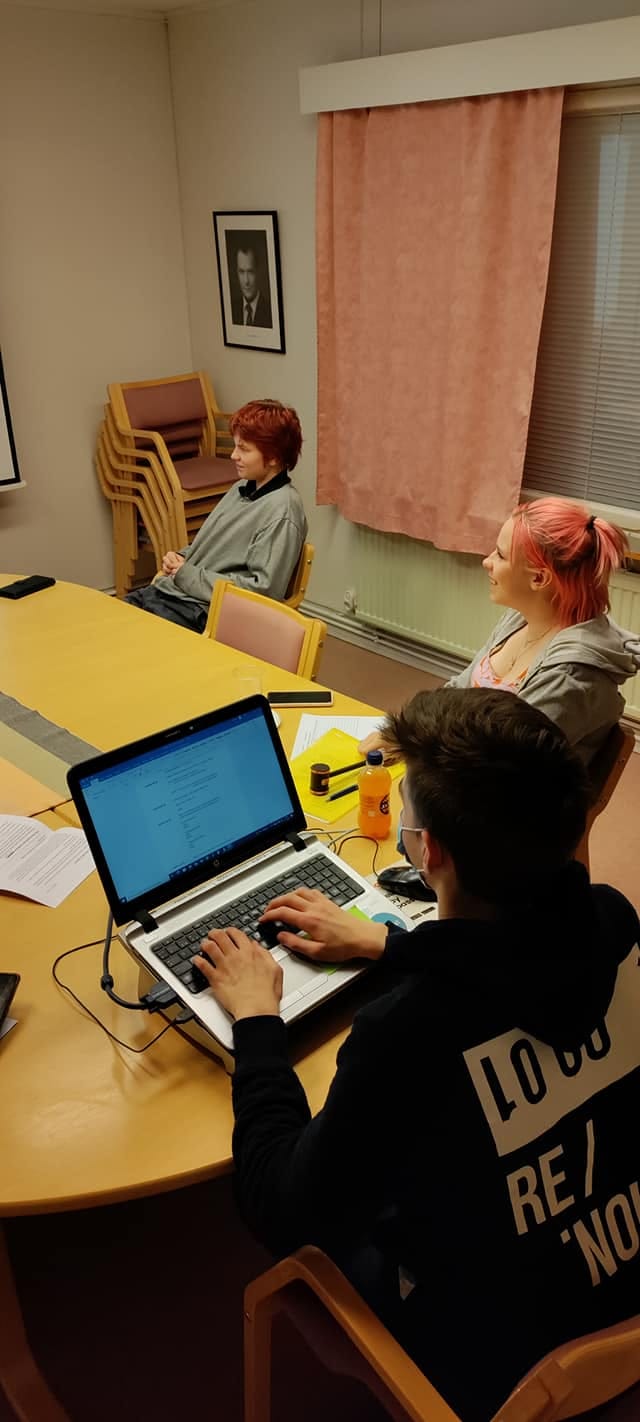 Merijärven nuorisovaltuusto järjestäytyi. Nuorisovaltuuston sihteerinä toimi Panu Klasila ja puheenjohtajana Oona Jukkola. Emilia Puskala on valtuuston jäsen.