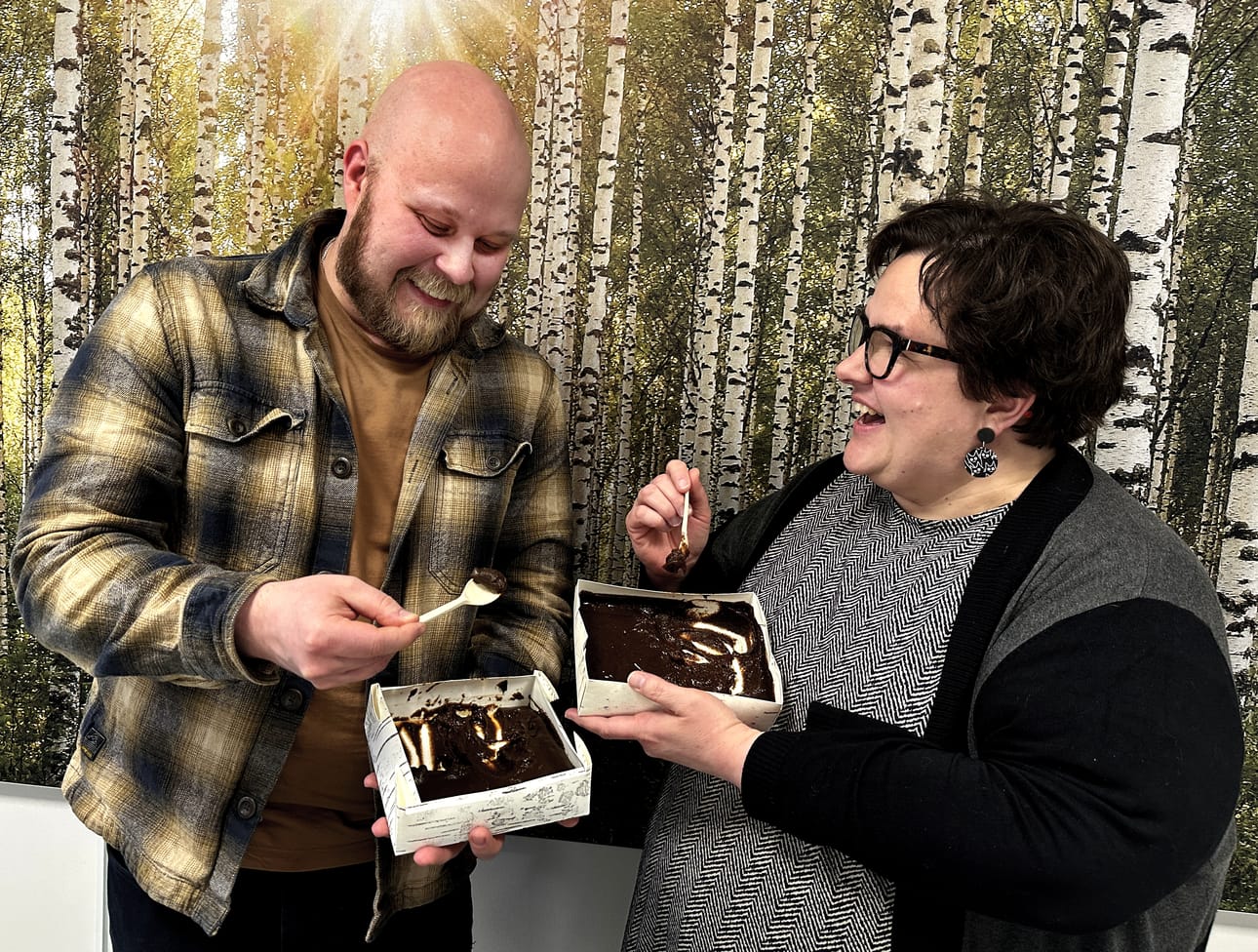 Juuso Kumpulainen ja Terhi Välisalo analysoivat mämmin syvintä olemusta tieteellis-gastronomisessa ruokaklubissa.