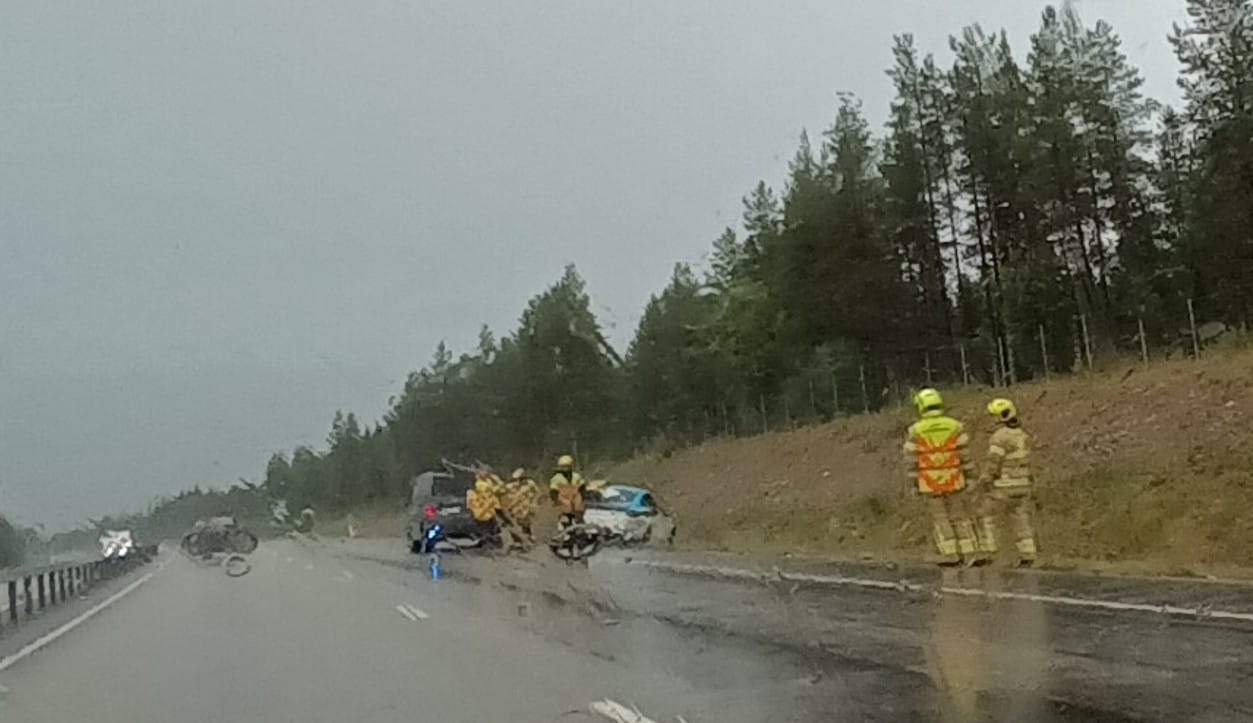 Onnettomuus tapahtui sateisessa säässä Simon ja Kuivaniemen välillä.