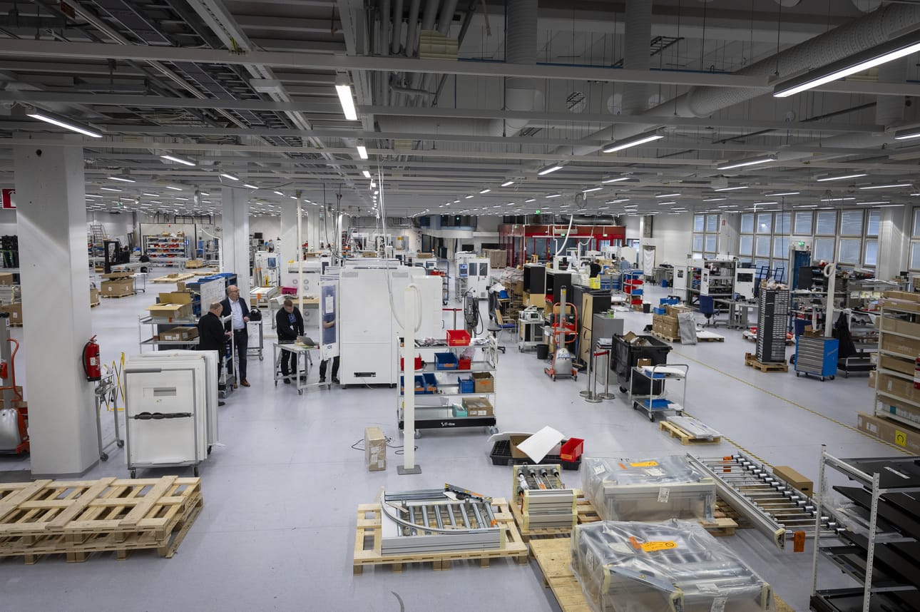 JOT Automationilla on Oulussa mittavat tilat. Valmistettavat ja testattavat tuotantolaitteet voivat olla suuriakin.