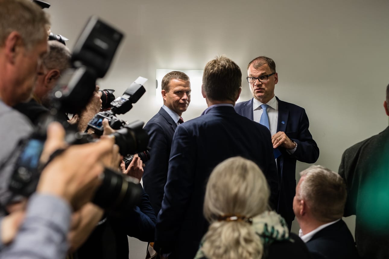 Kuvassa pääministeri Juha Sipilä (kesk., oik.) ja valtiovarainministeri Petteri Orpo.