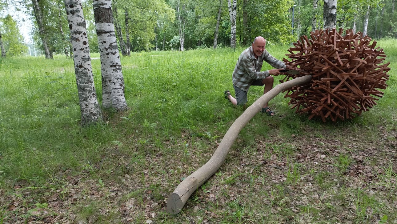 Pikinen Poloku levittäytyy Oulun Pikisaareen jo kahdeksatta kertaa. Maksuton ja esteetön ympäristötaidepolku esittelee tänä kesänä 18 teosta 20 taiteilijalta, joista Jaakko Pernu on yksi.