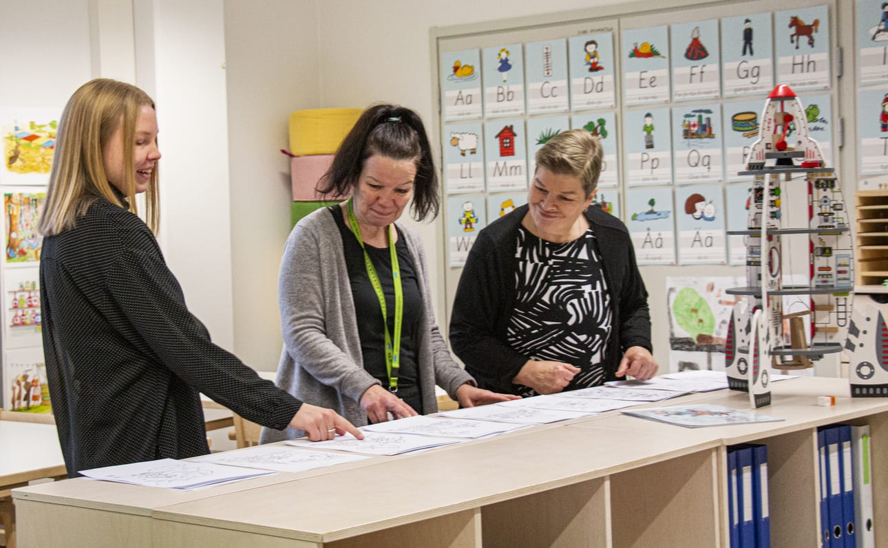 Keväällä valmistunut lähihoitaja Inka Niemelä, Kastellin monitoimitalon päiväkodin johtaja Katja Pirttikoski ja eläkkeellä oleva varhaiskasvatuksen opettaja Raili Mikkonen ovat kokeneet Oulun kaupungin rekrypalvelun kätevänä, joustavana ja helppona.