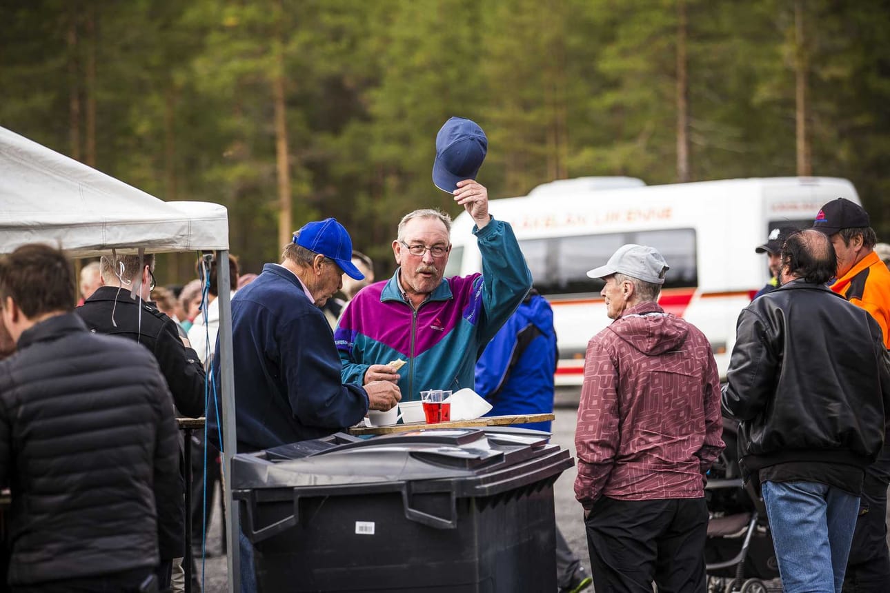 Piehingin Sarvankankaalla pidetyissä tuulivoimapuiston avajaisissa nautittiin muun muassa ruokatarjoilusta, jonka oli järjestänyt Piehingin kyläyhdistys. Kyläyhdistys oli muutenkin aktiivisesti mukana järjestelyissä.