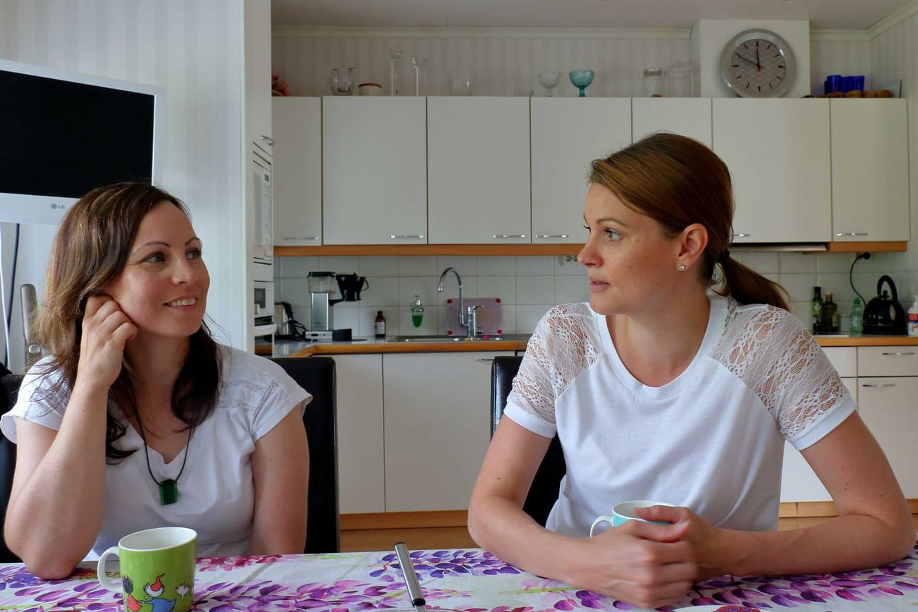Nuoren lähellä pitää olla aikuisia, joista he voivat valita kenelle puhua asioistaan. Kynnys tulla kouluterkkarin luo voi olla matalampi kuin monen muun aikuisen kohdalla, uskovat kouluterveydenhoitajat Sanna Routaniemi ja Marjut Paganus.