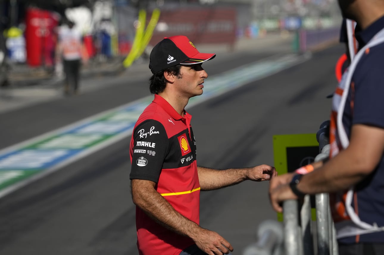 Carlos Sainz jatkaa Ferrarilla.